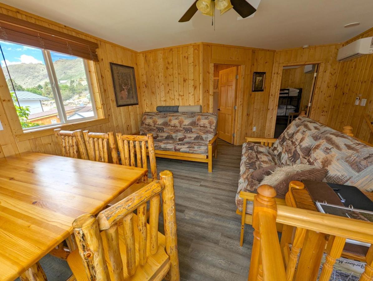 Yellowstone'S Treasure Cabins Gardiner Buitenkant foto