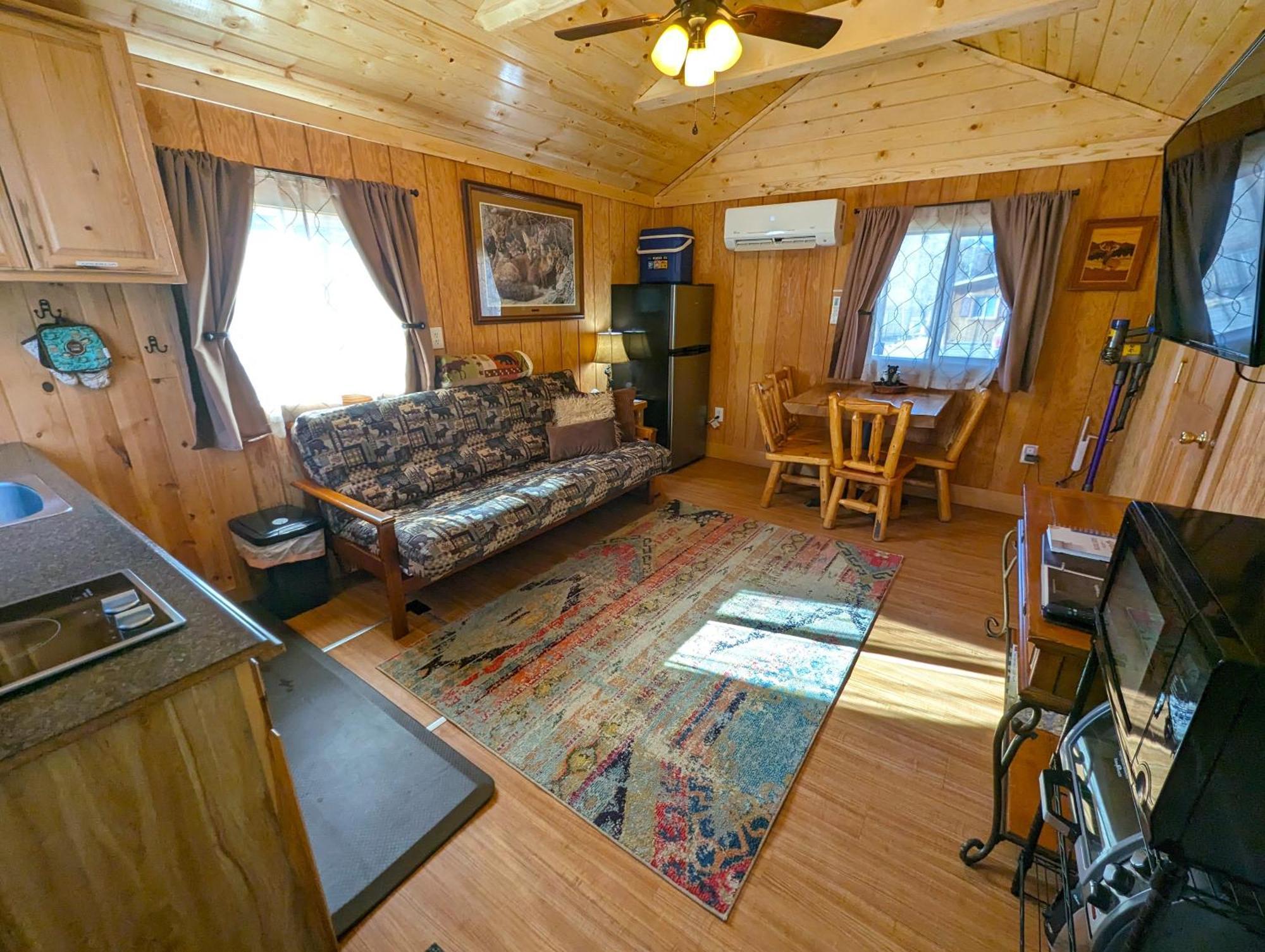 Yellowstone'S Treasure Cabins Gardiner Buitenkant foto