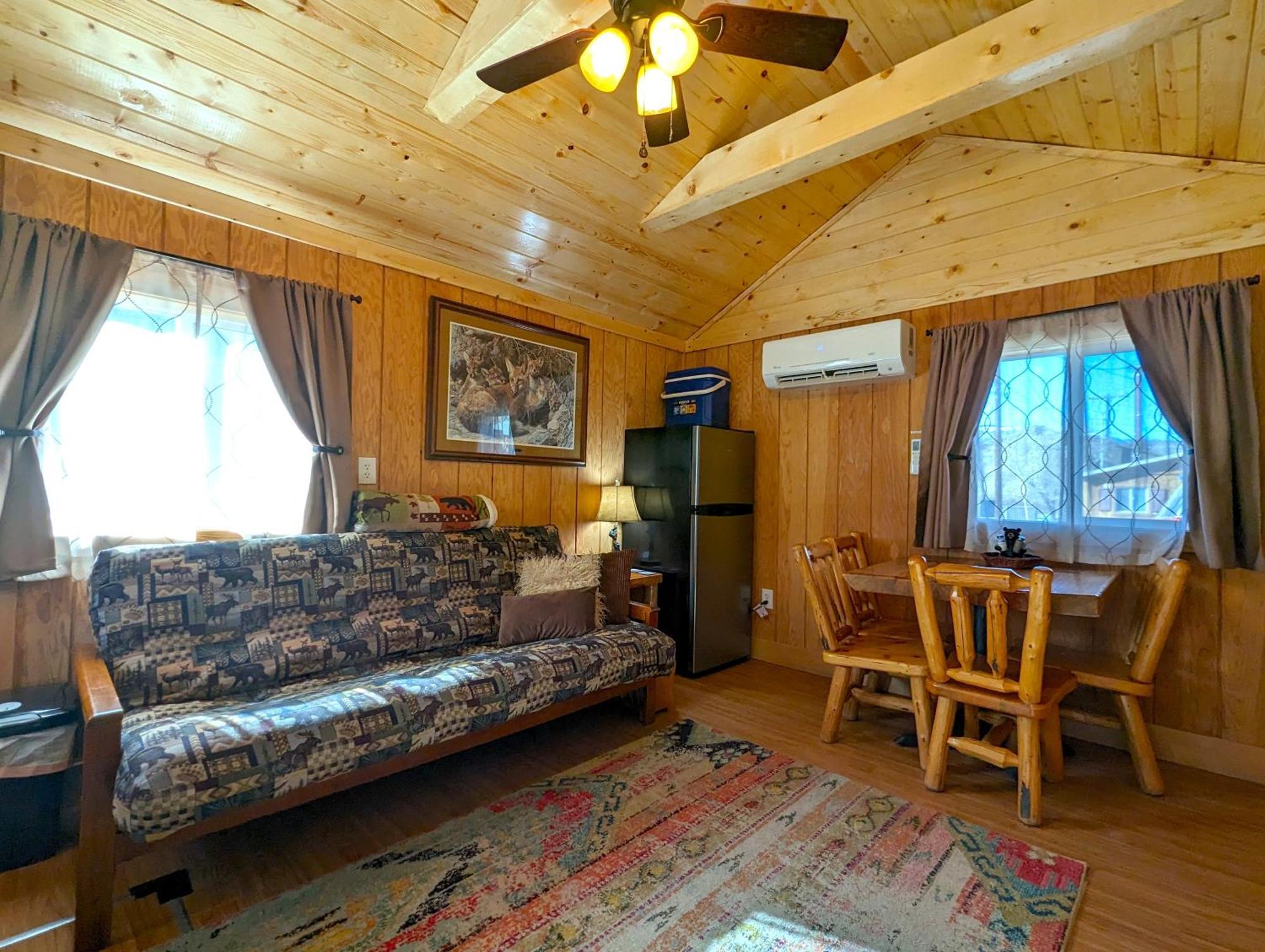 Yellowstone'S Treasure Cabins Gardiner Buitenkant foto
