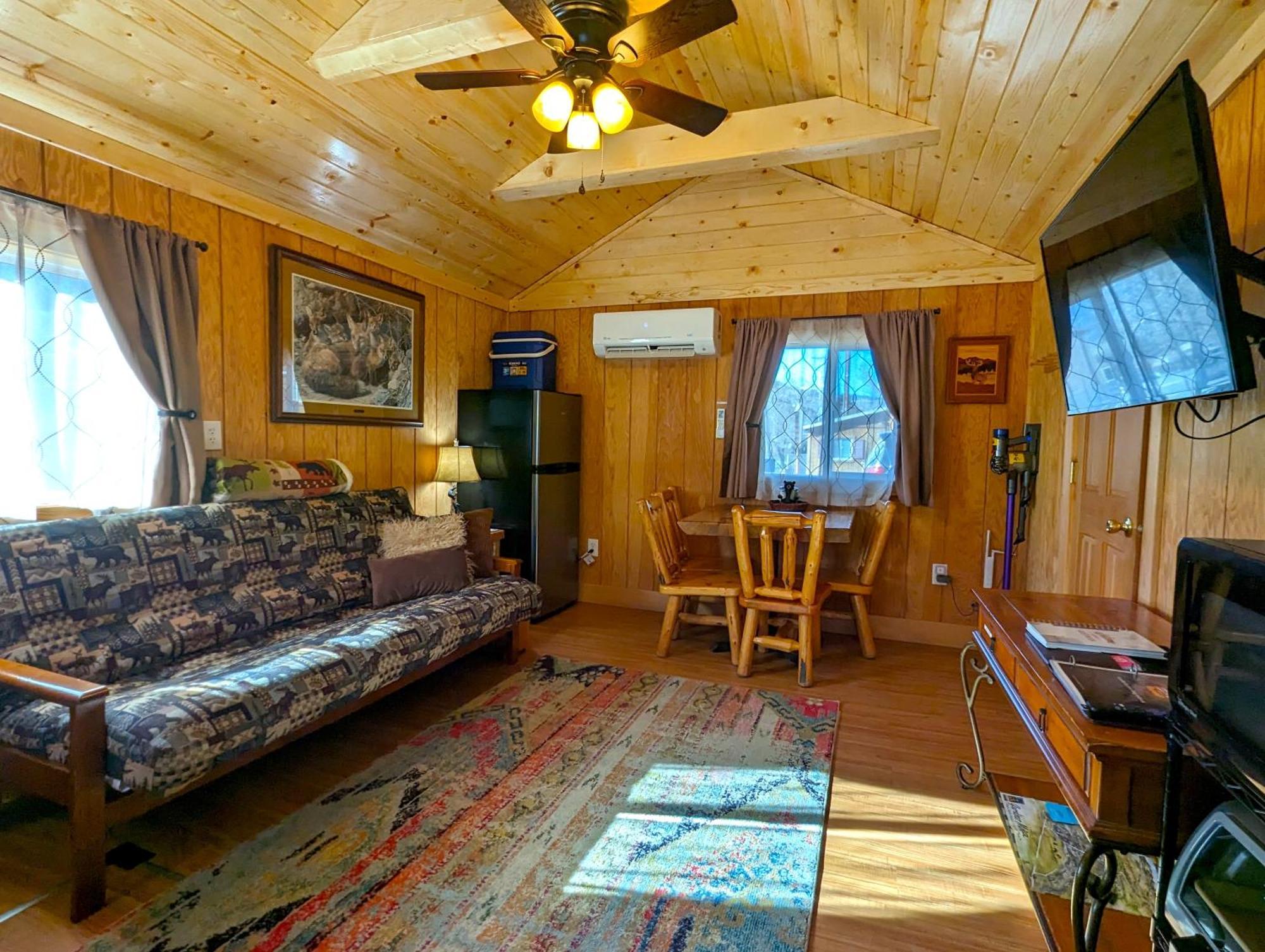 Yellowstone'S Treasure Cabins Gardiner Buitenkant foto