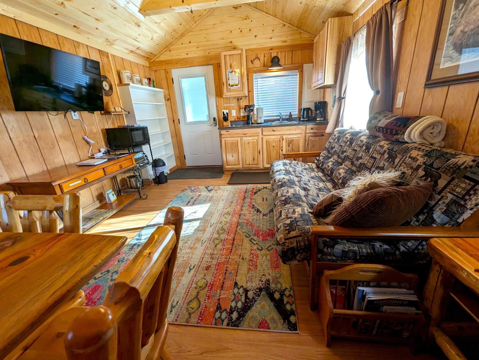 Yellowstone'S Treasure Cabins Gardiner Buitenkant foto