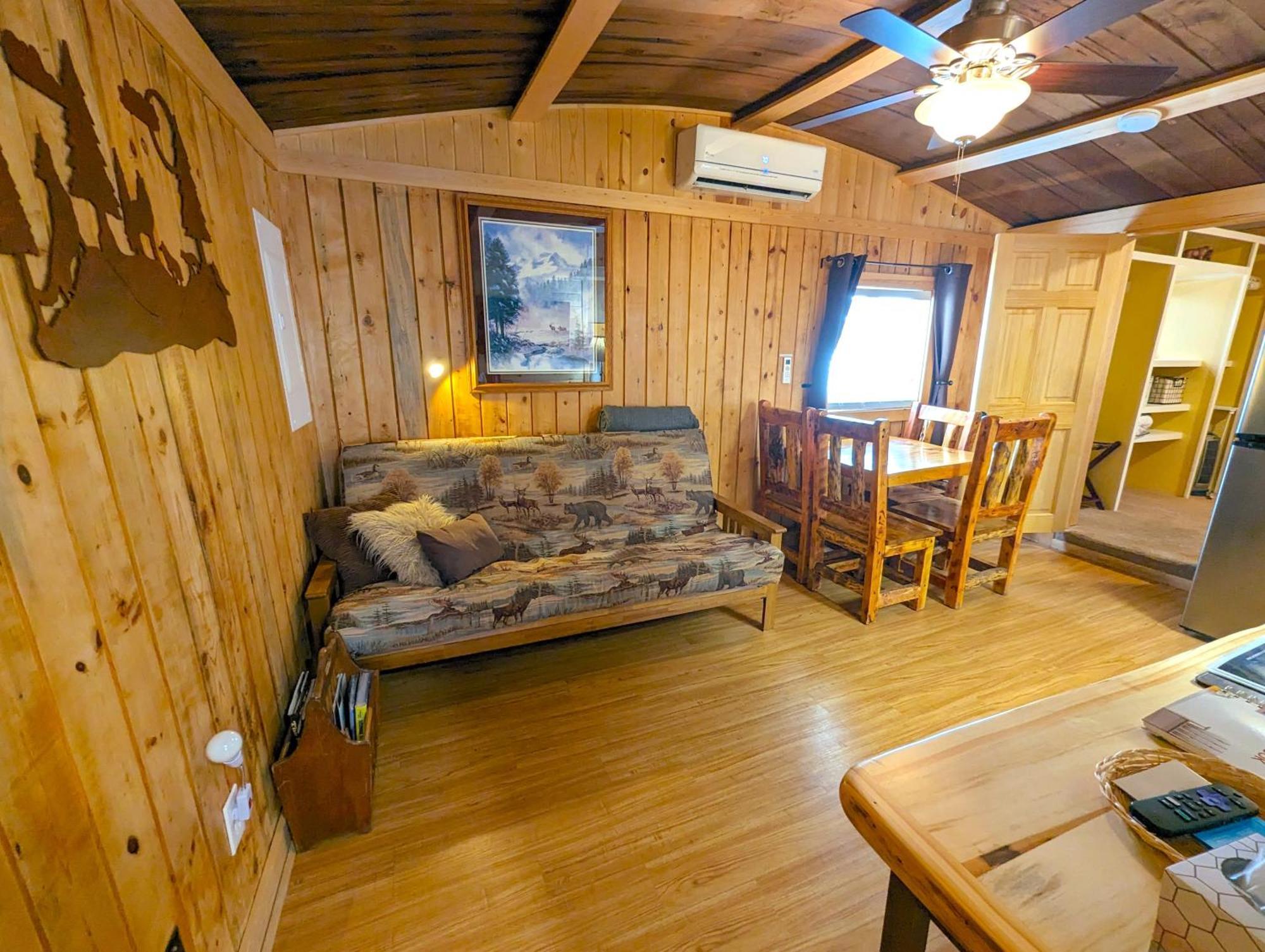 Yellowstone'S Treasure Cabins Gardiner Buitenkant foto