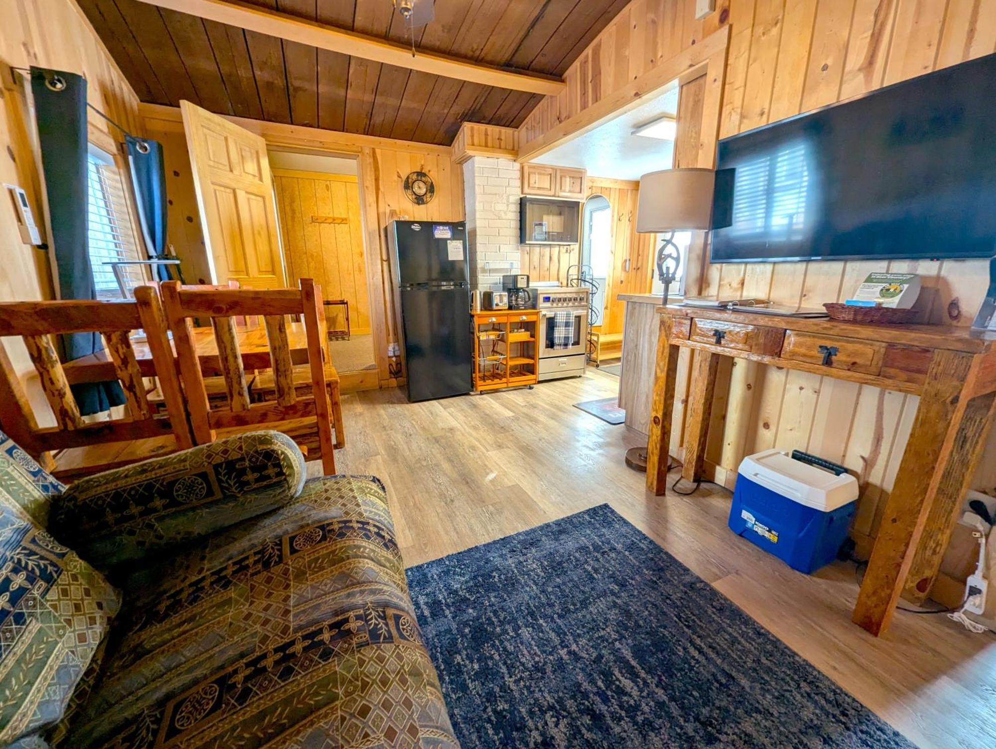 Yellowstone'S Treasure Cabins Gardiner Buitenkant foto