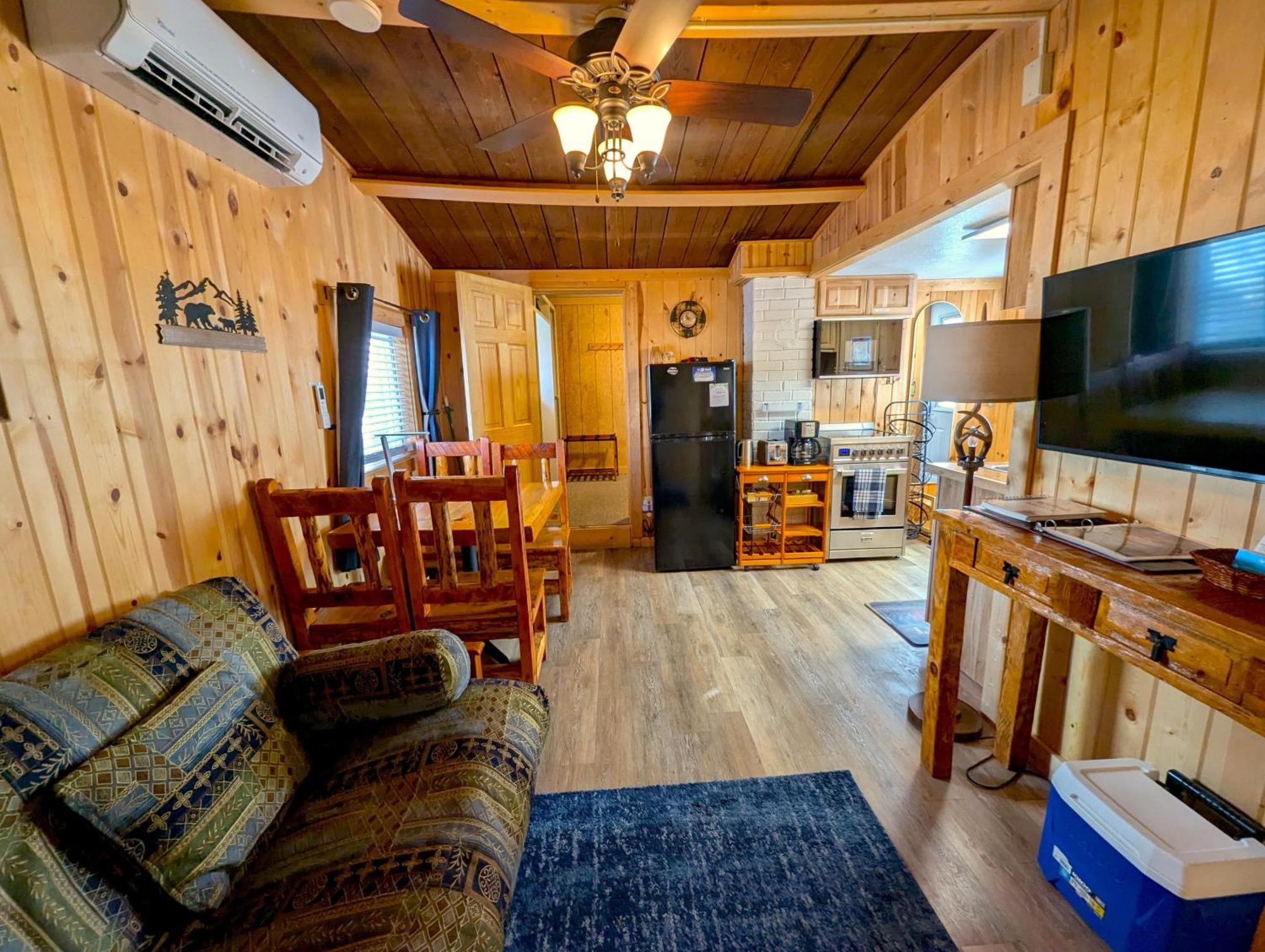 Yellowstone'S Treasure Cabins Gardiner Buitenkant foto