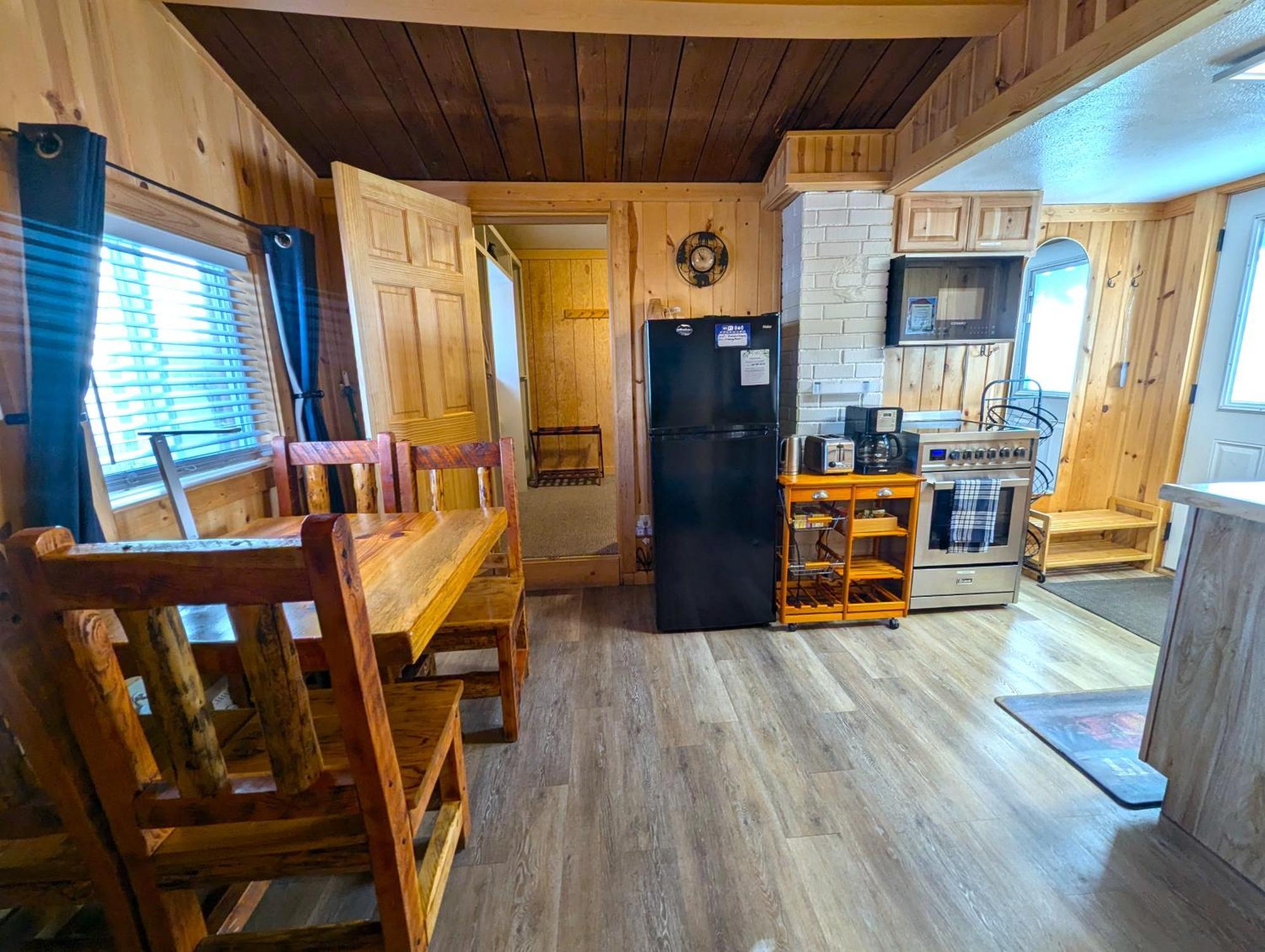 Yellowstone'S Treasure Cabins Gardiner Buitenkant foto