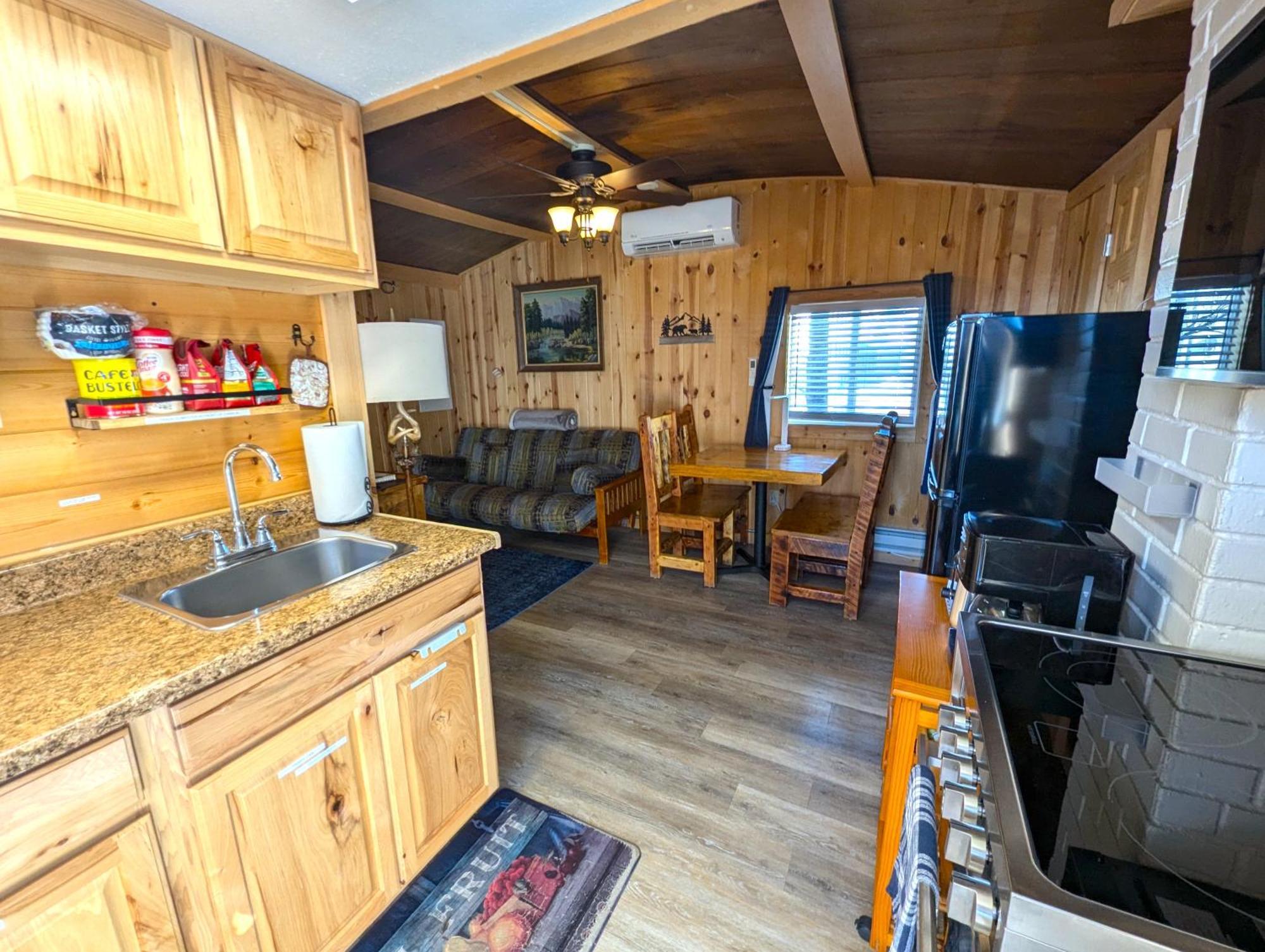 Yellowstone'S Treasure Cabins Gardiner Buitenkant foto